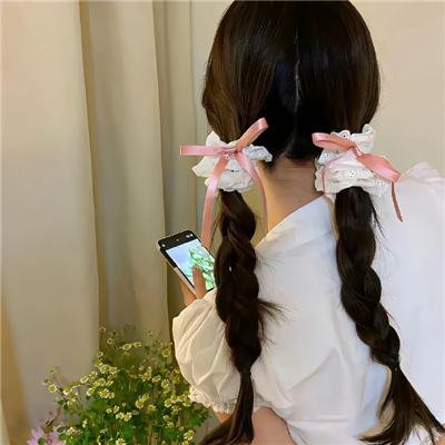 他很怪，他是我爸爸